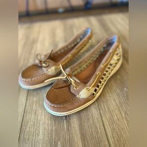 Women’s Sperrys shoe gold